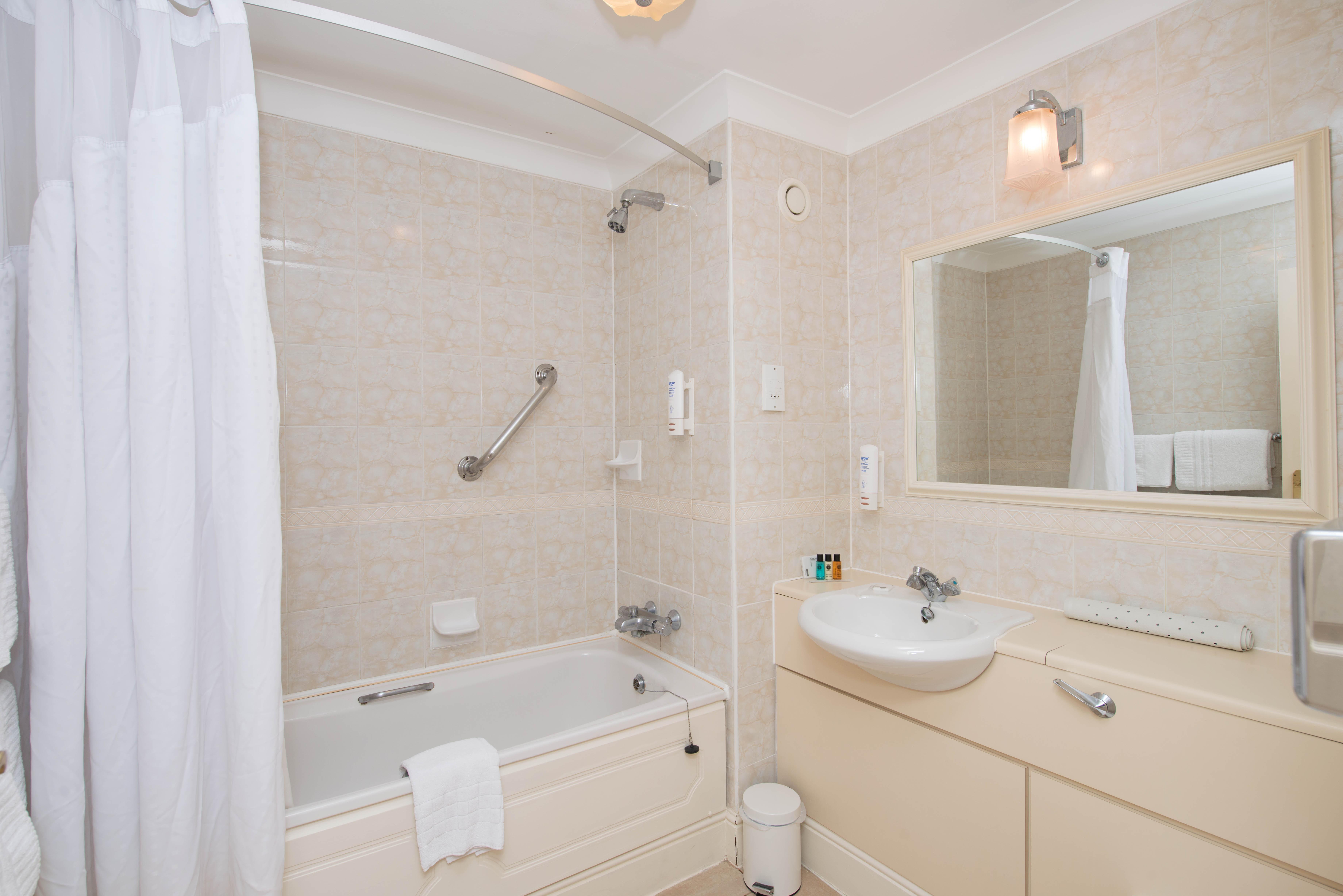 Holiday Inn Reading West By Ihg Екстериор снимка